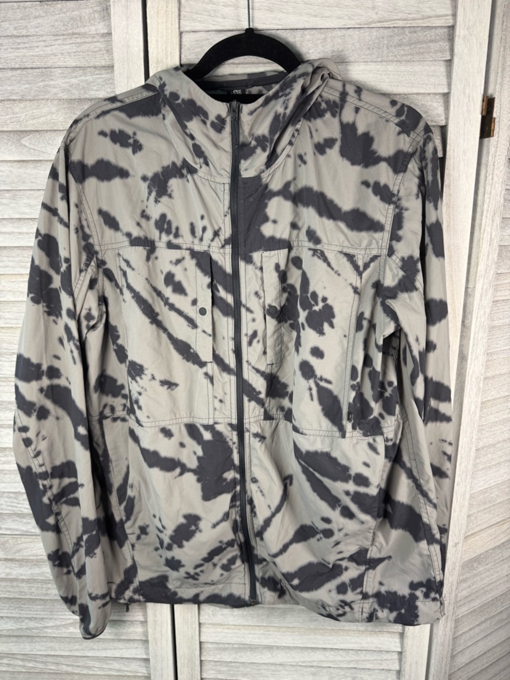 Mountain Hardwear Men's Gray Tie-Dye Hooded Light Jacket